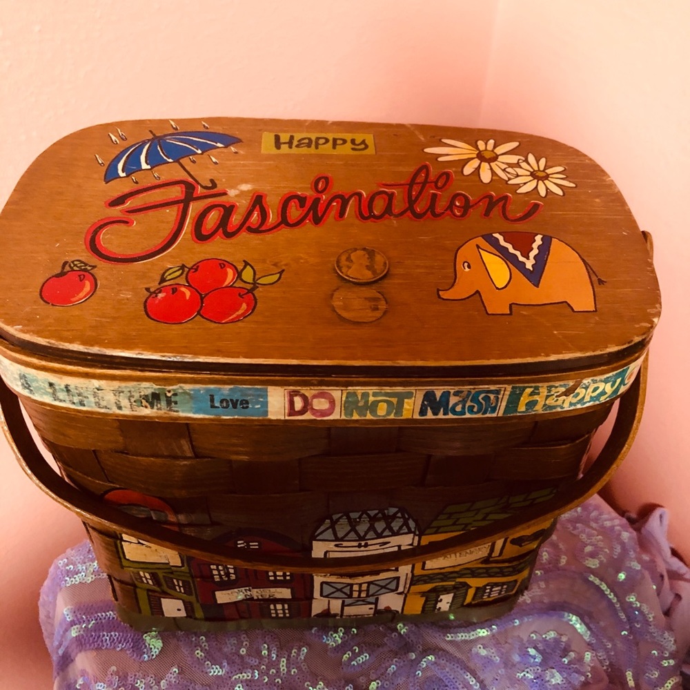 Vintage 60s 70s hand painted wooden wicker purse